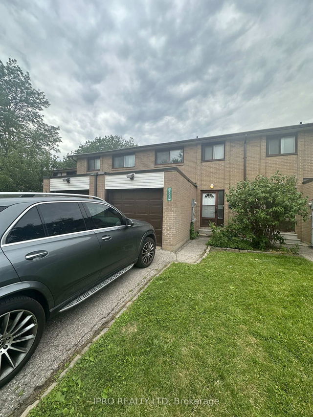 309 Fleetwood Crescent