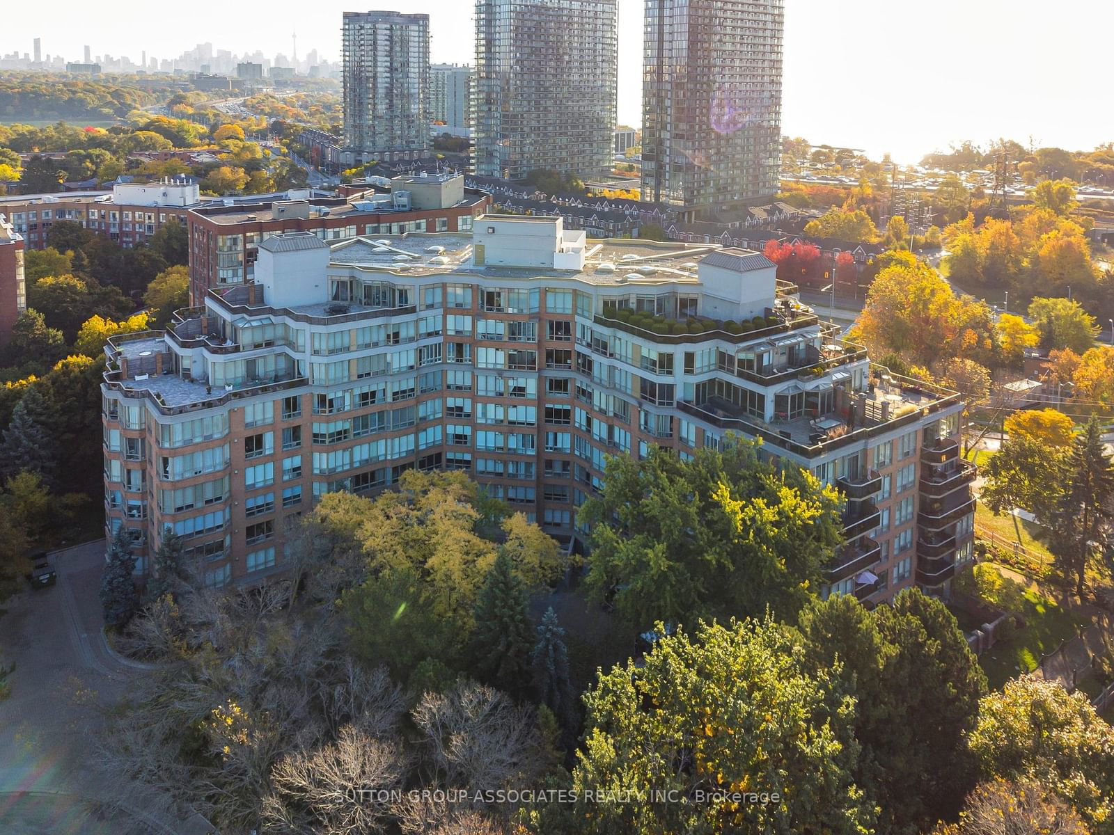 Building at 1 Ripley Avenue, Toronto, High Park-Swansea