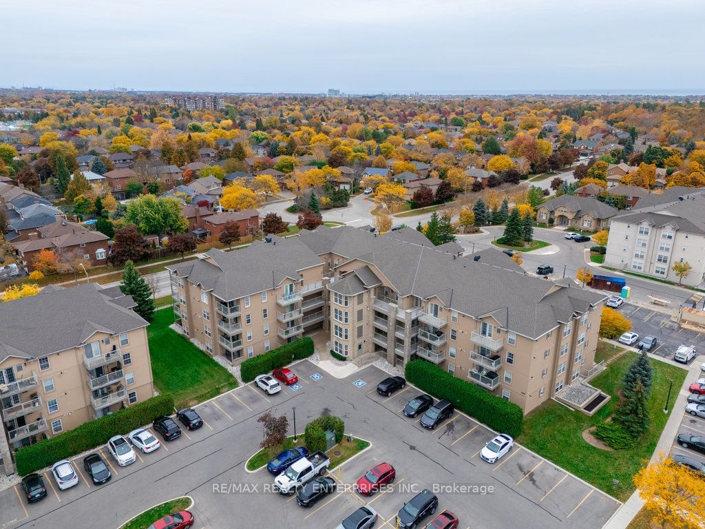 Condo sold at 103-1460 Bishops Gate, Oakville, Glen Abbey, L6M 4N5 - MLS: W11906130