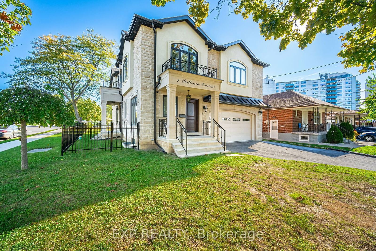 Detached House for sale at 1 Battersea Crescent, Toronto, Maple Leaf, M6L 1G7 - MLS: W11906745