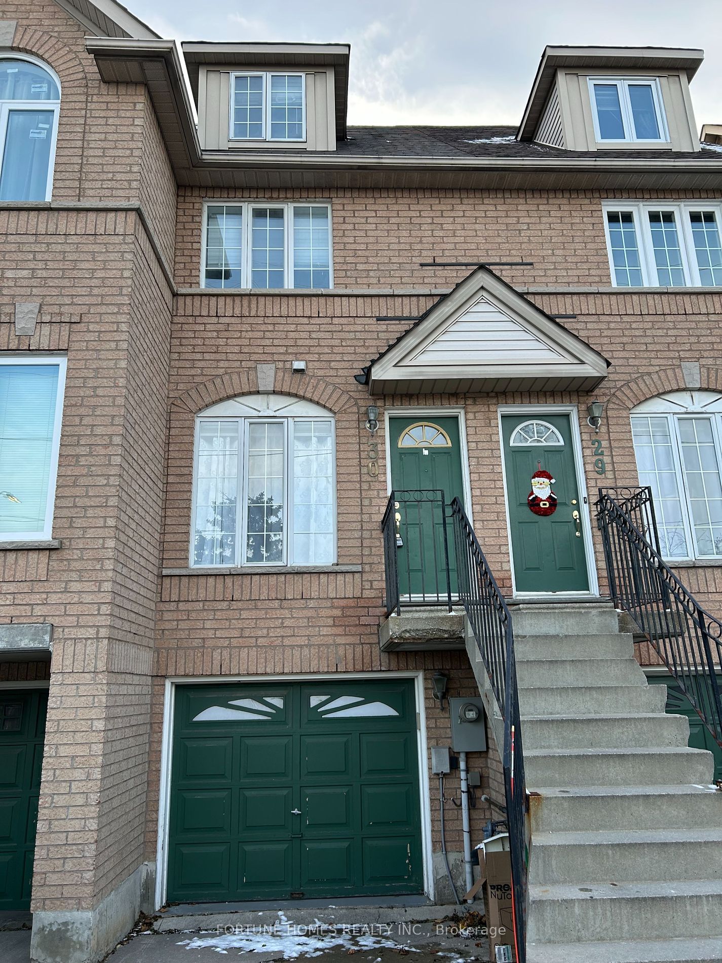 Townhouse leased at 30-75 Strathaven Drive, Mississauga, Hurontario, L5R 3W1 - MLS: W11906942