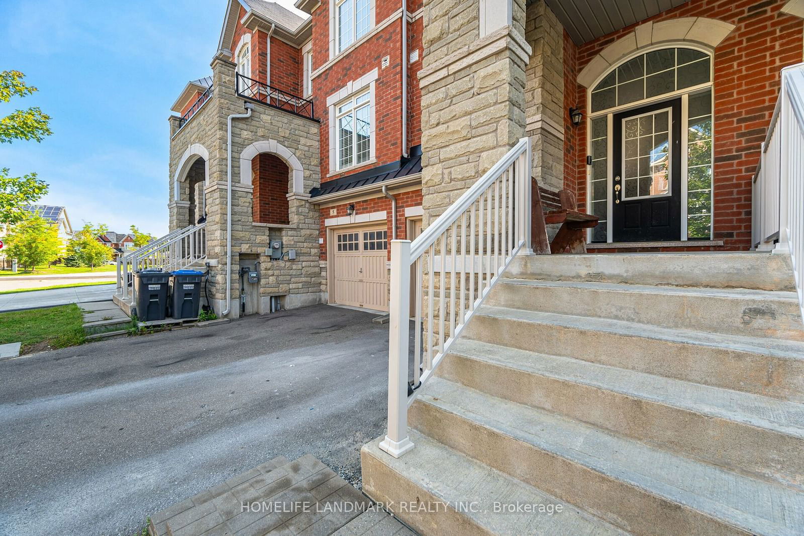 Townhouse leased at 7 Rockbrook Trail, Brampton, Northwest Brampton, L7A 4H8 - MLS: W11907099