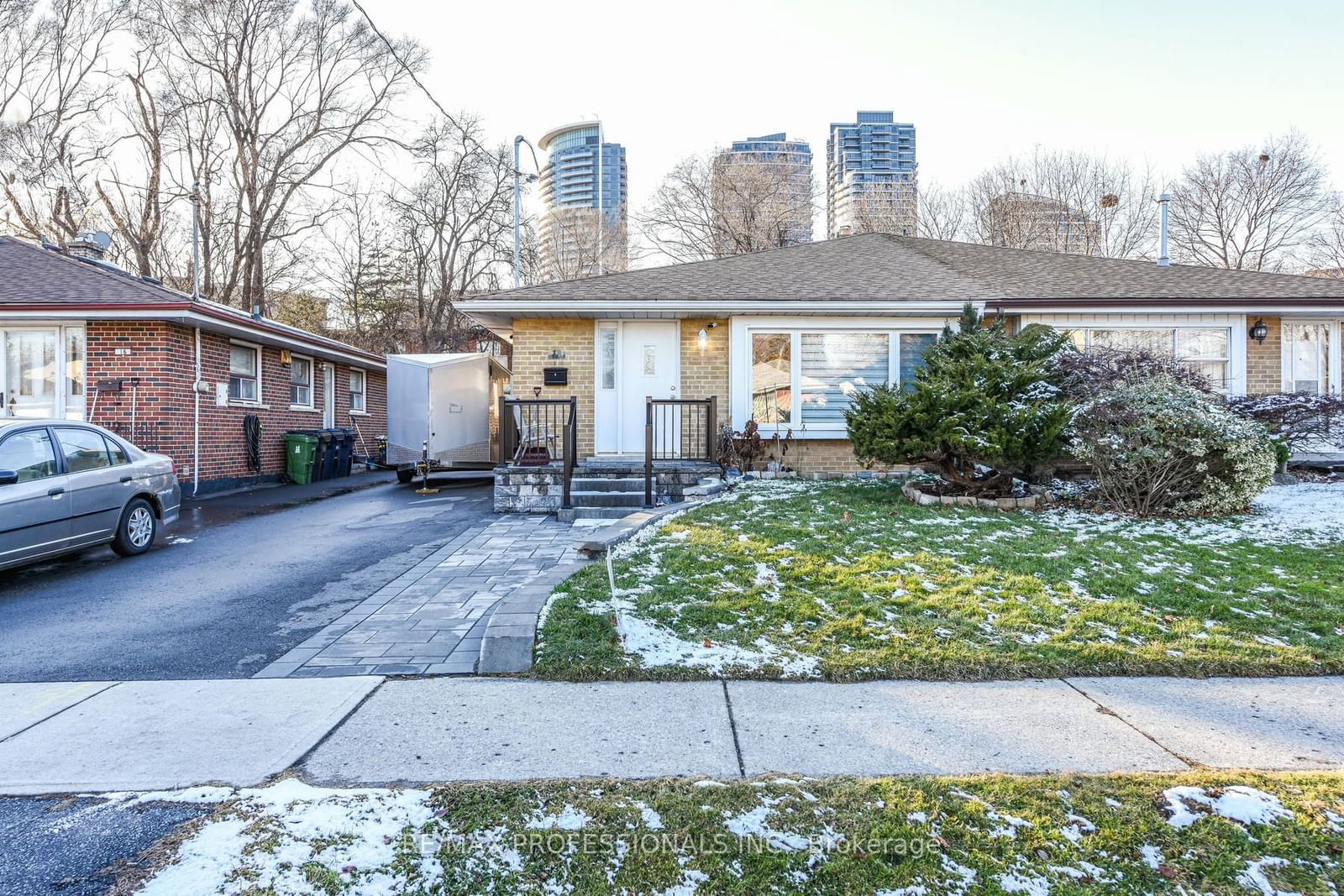 Semi-Detached House leased at Lower-18 Lormar Drive, Toronto, Islington-City Centre West, M9B 4V6 - MLS: W11907254