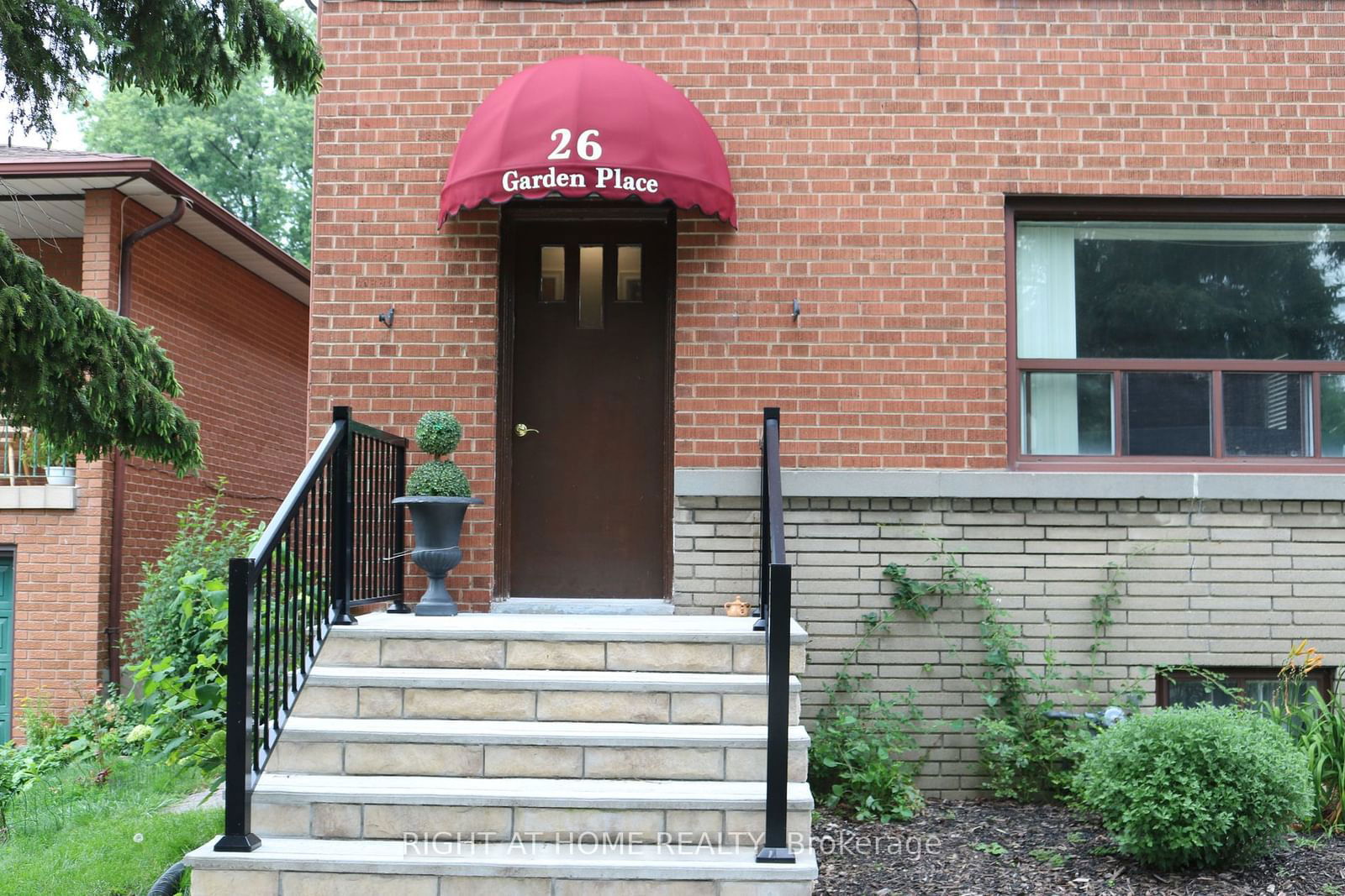 Semi-Detached House leased at 1-26 Garden Place, Toronto, Long Branch, M8W 1M3 - MLS: W11907488