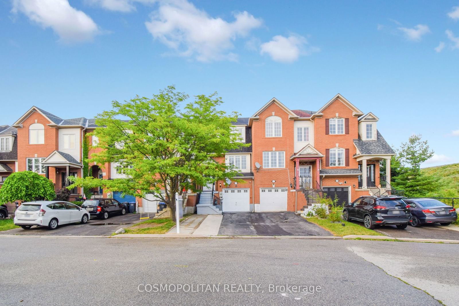 Townhouse sold at 125 Dunlop Court, Brampton, Fletcher's Meadow, L6X 5A6 - MLS: W11907785