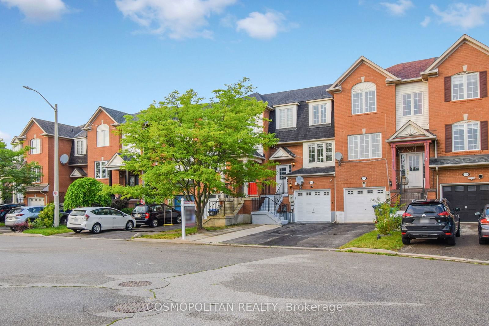 Townhouse sold at 125 Dunlop Court, Brampton, Fletcher's Meadow, L6X 5A6 - MLS: W11907785