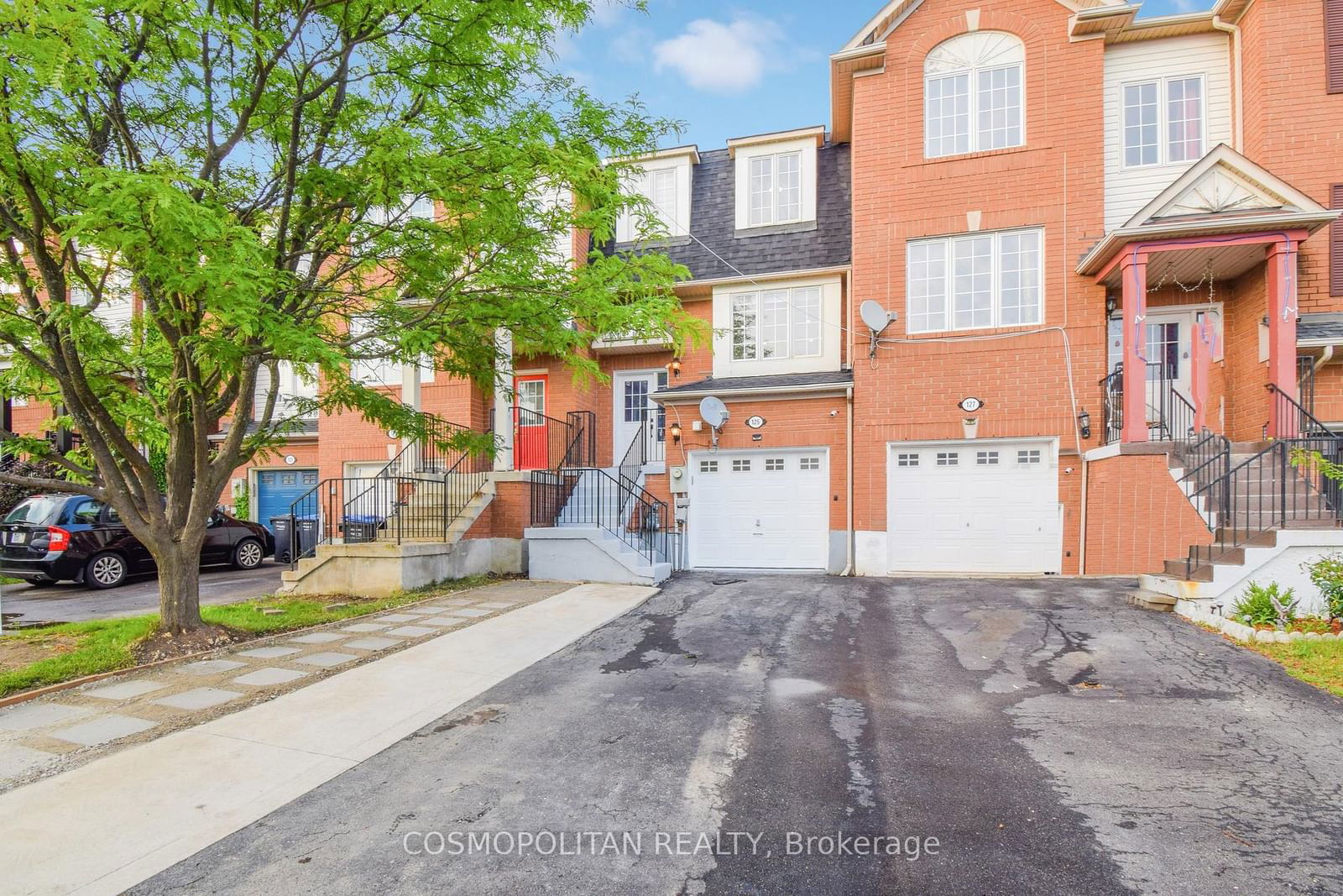 Townhouse sold at 125 Dunlop Court, Brampton, Fletcher's Meadow, L6X 5A6 - MLS: W11907785