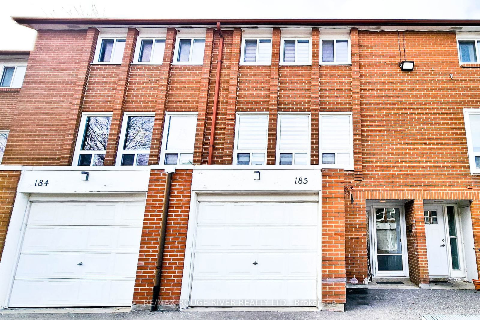 Townhouse sold at 185-6448 Finch Avenue, Toronto, Mount Olive-Silverstone-Jamestown, M9V 1T4 - MLS: W11907787