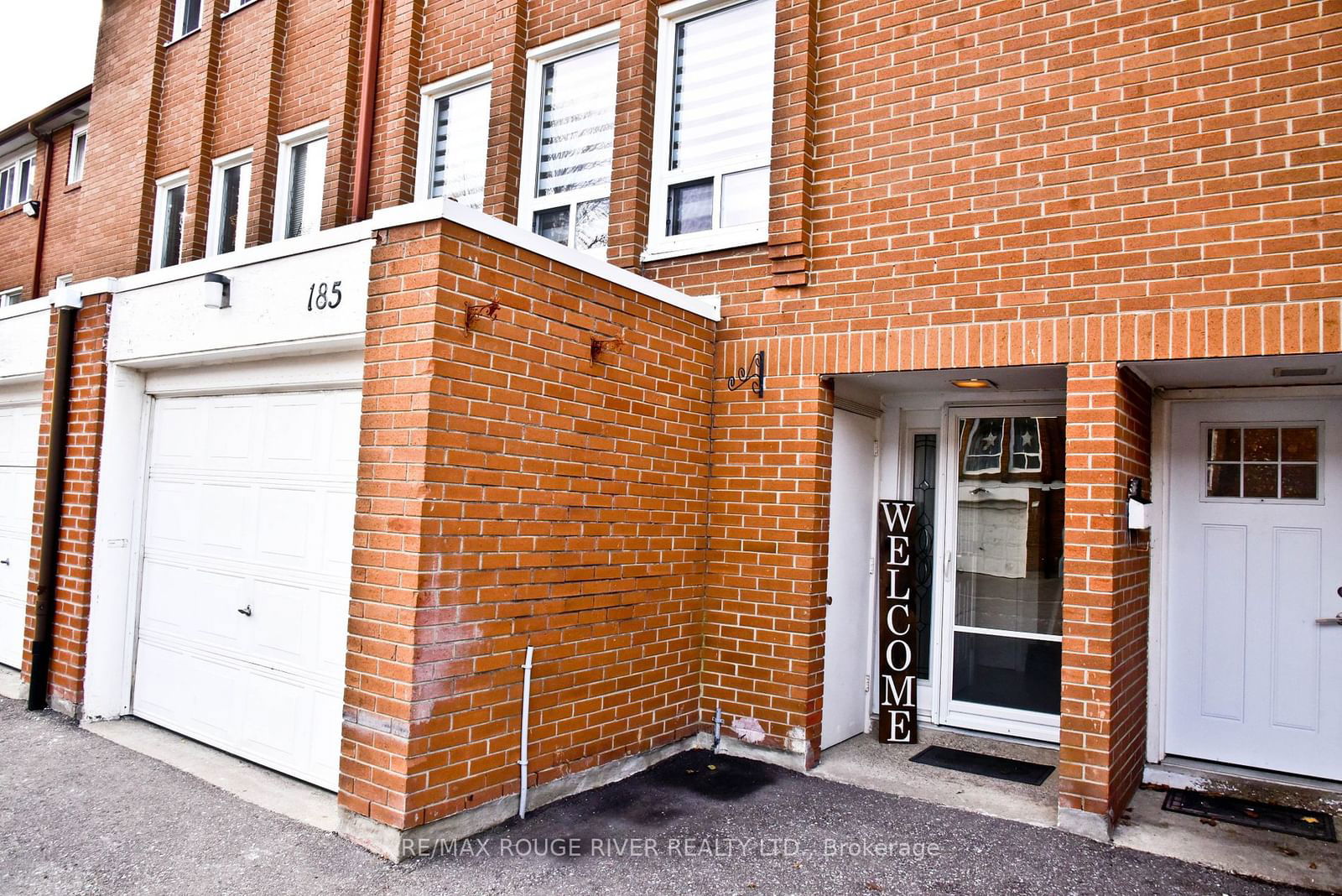 Townhouse sold at 185-6448 Finch Avenue, Toronto, Mount Olive-Silverstone-Jamestown, M9V 1T4 - MLS: W11907787