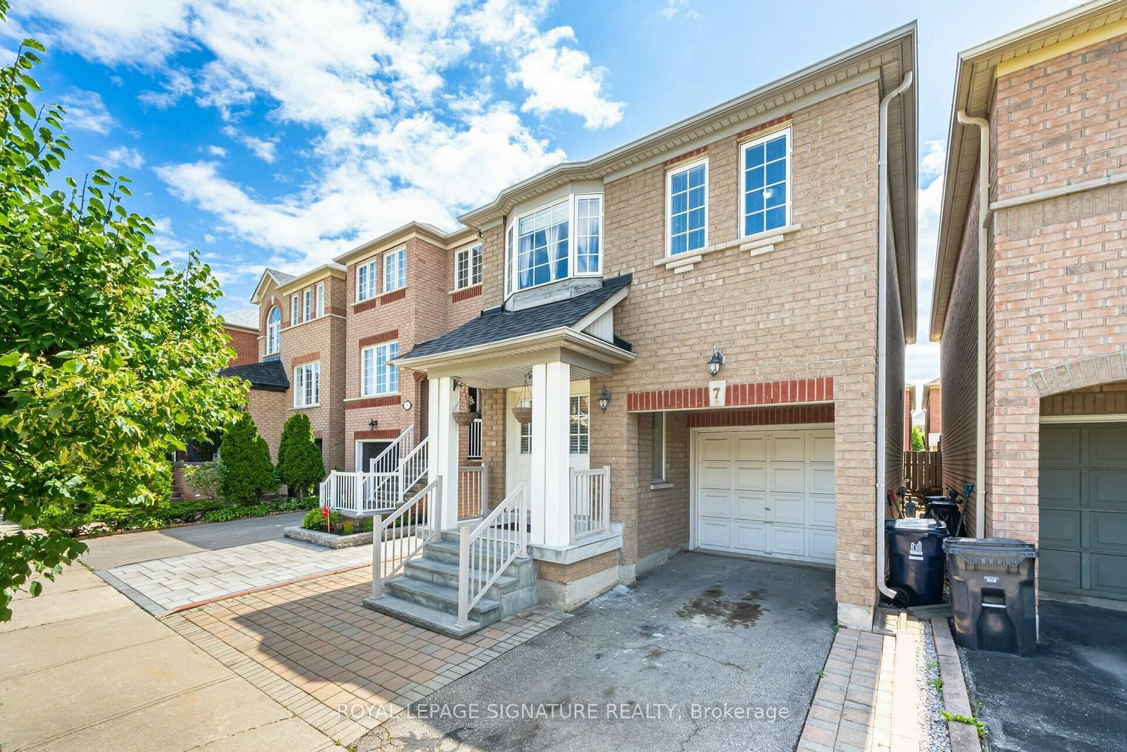 Detached House sold at 7 Via Cassia Drive, Toronto, Brookhaven-Amesbury, M6M 5K8 - MLS: W11908184