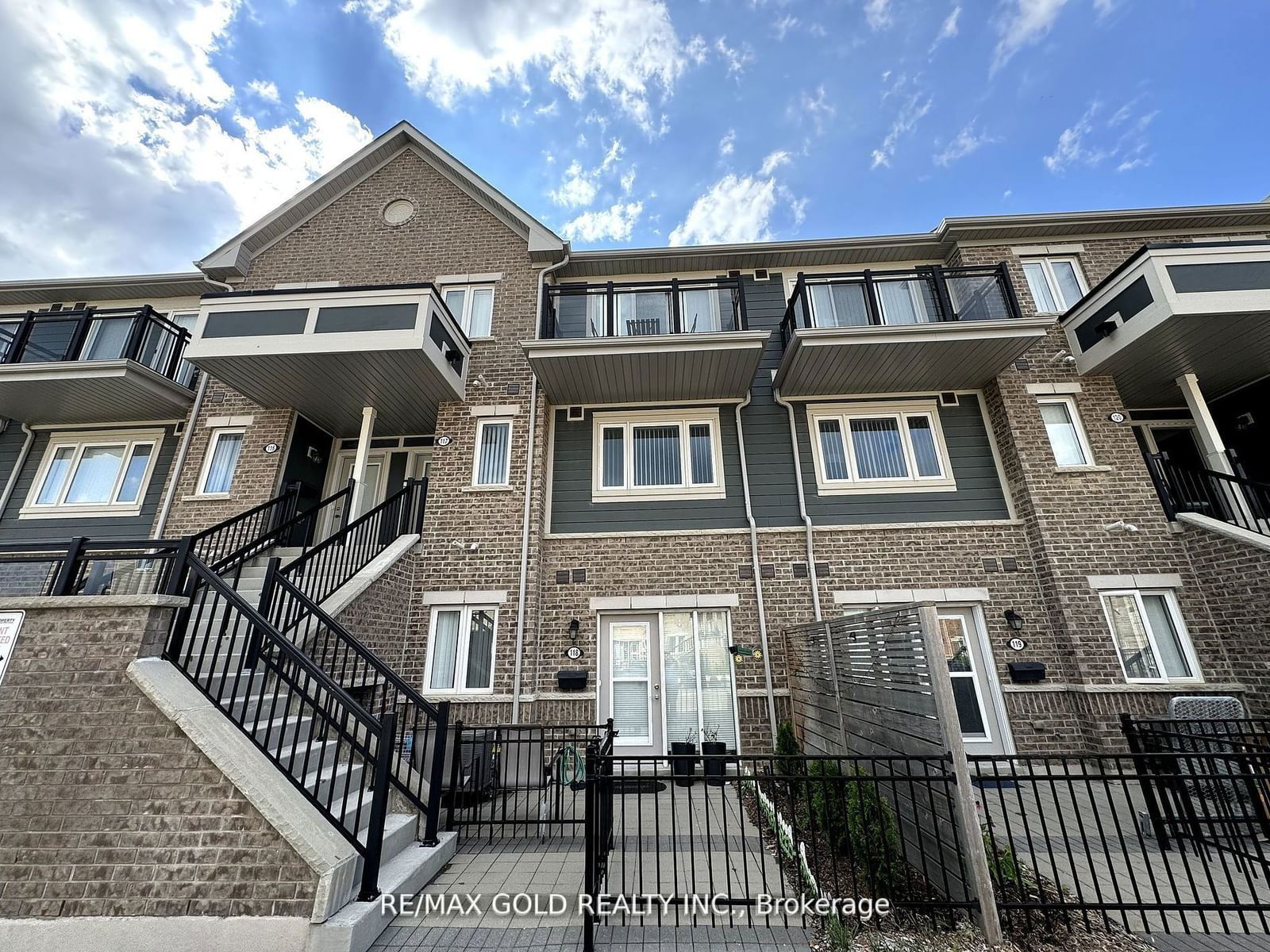 Townhouse sold at 118-250 Sunny Meadow Boulevard, Brampton, Sandringham-Wellington, L6R 3Y7 - MLS: W11908343