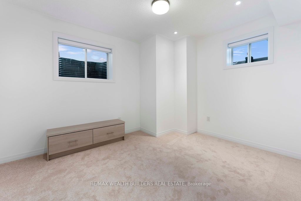 3 Crown Gate - Photo 33