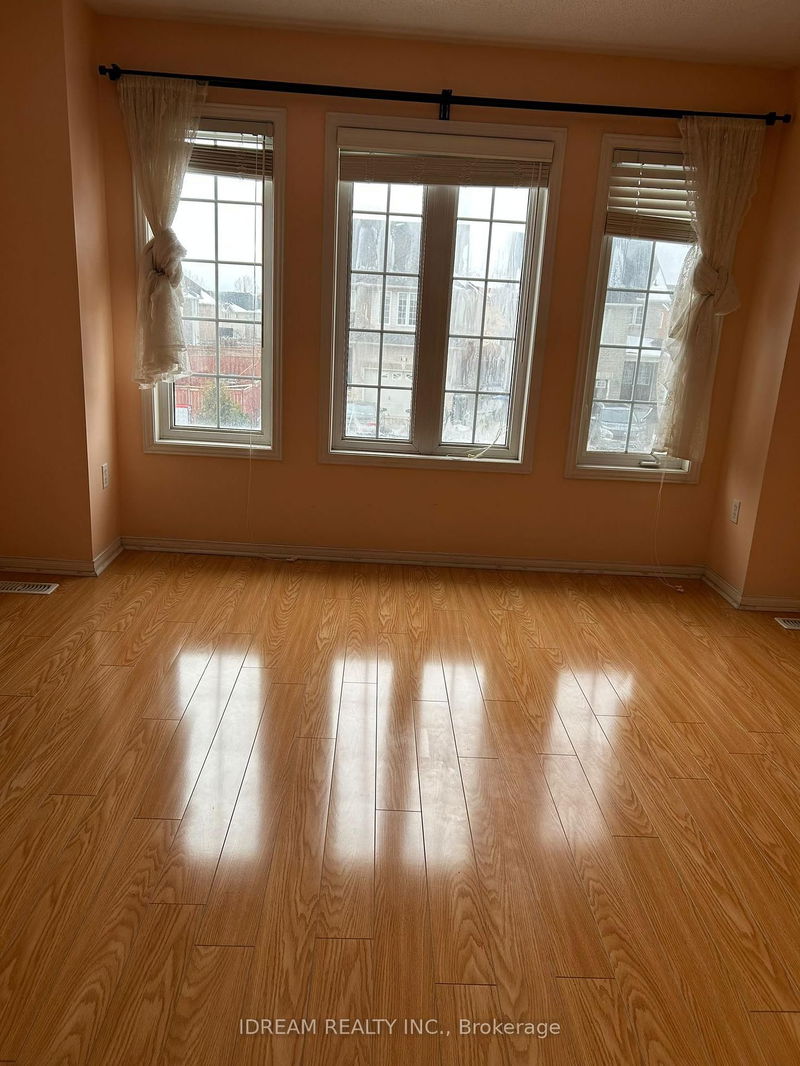 home for lease on Room-76 Rollingwood Drive