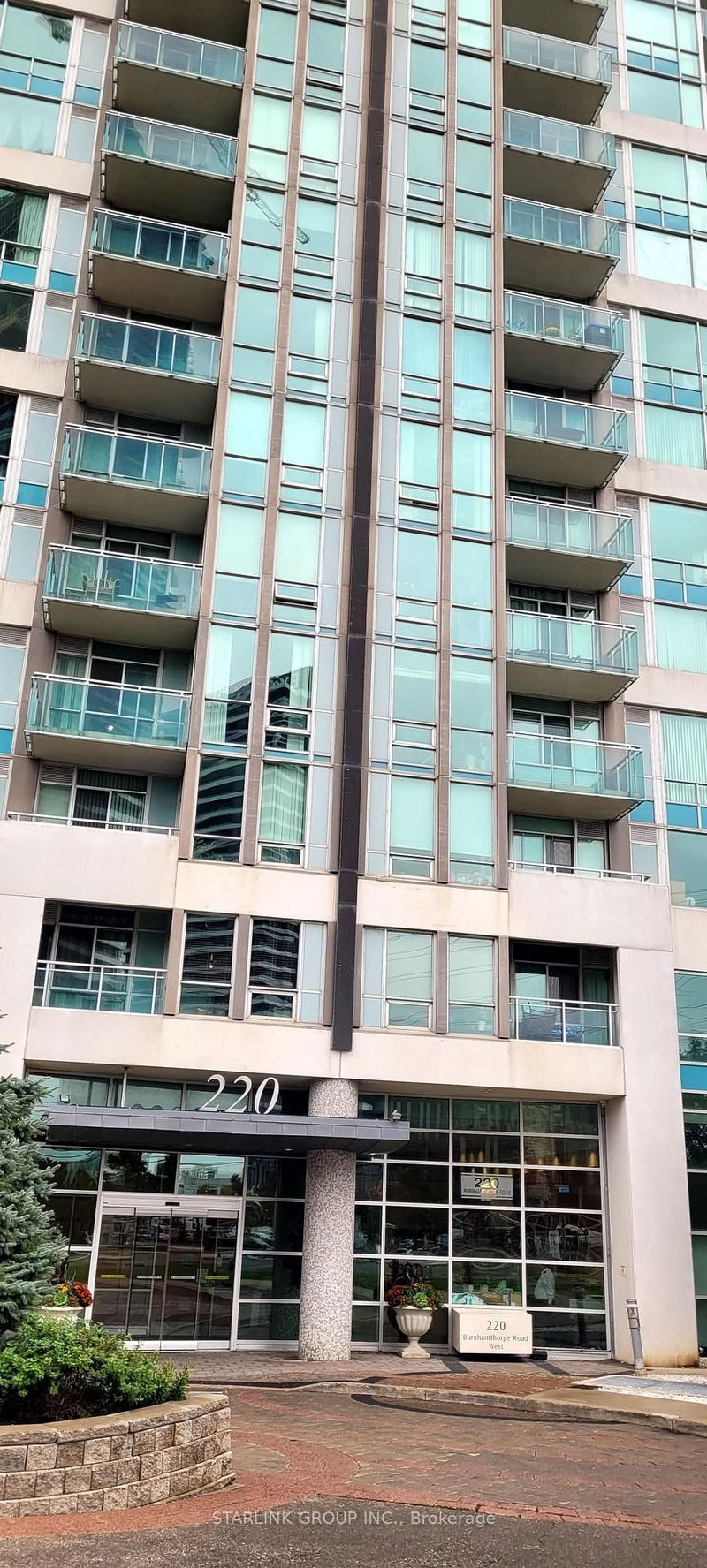 home for lease on 606-220 Burnhamthorpe Road
