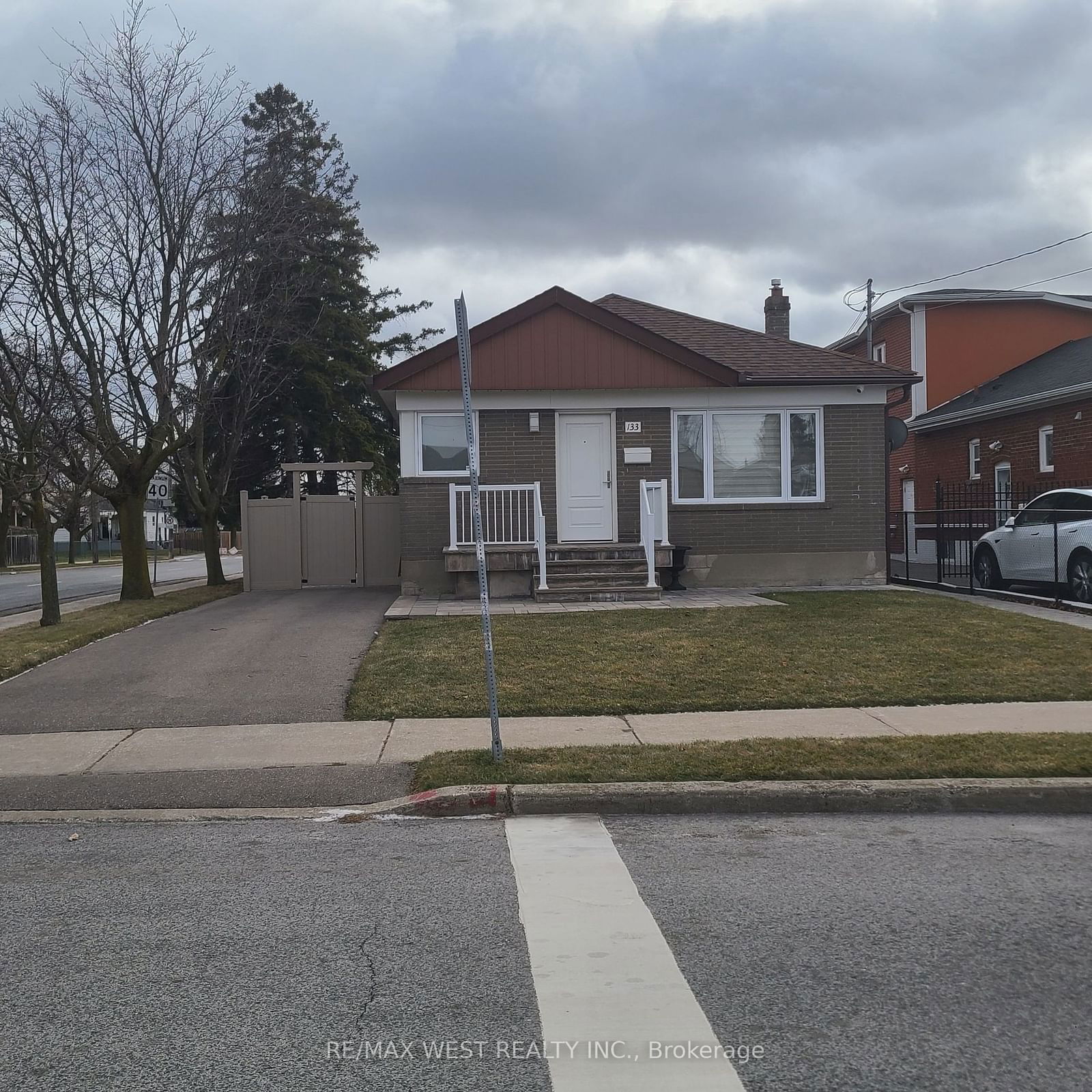 Detached House for lease at 133 Katherine Road, Toronto, Downsview-Roding-CFB, M3K 1J6 - MLS: W11909526