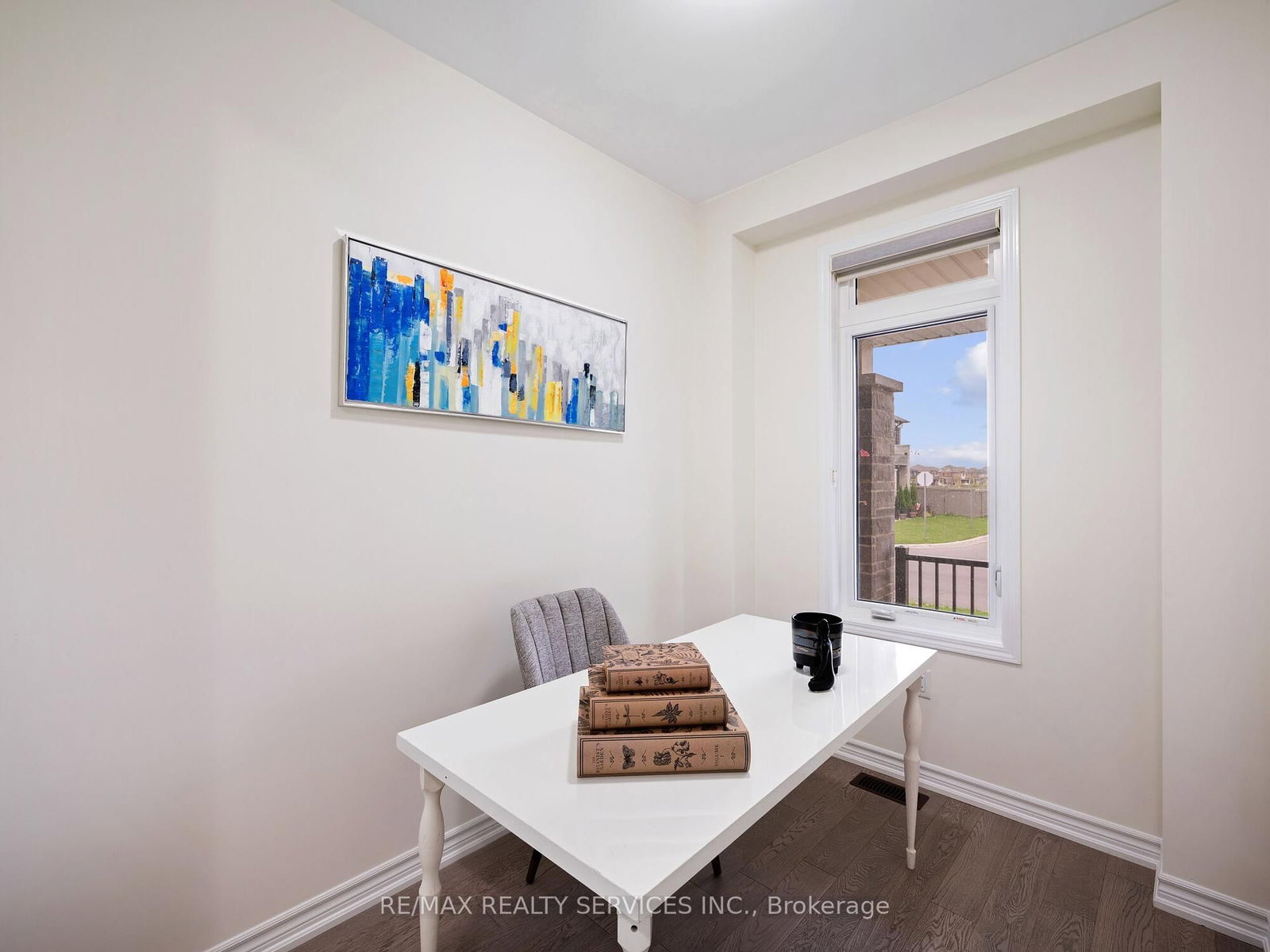 Listing Image 7