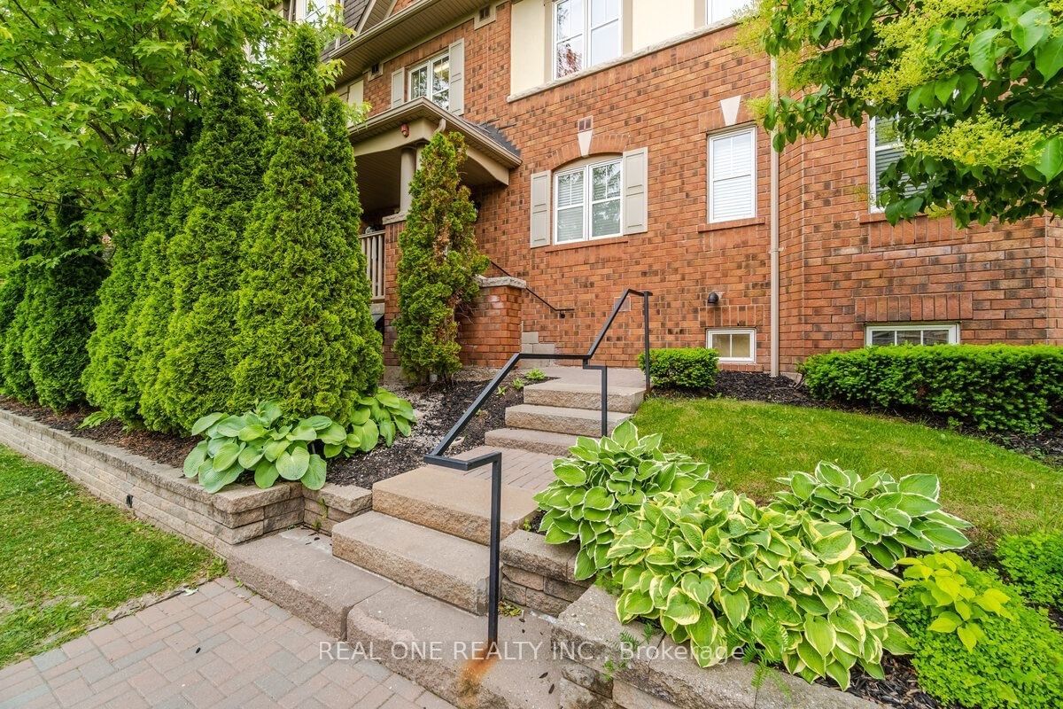 Townhouse sold at 6-580 Shoreline Drive, Mississauga, Cooksville, L5B 0A8 - MLS: W11909761