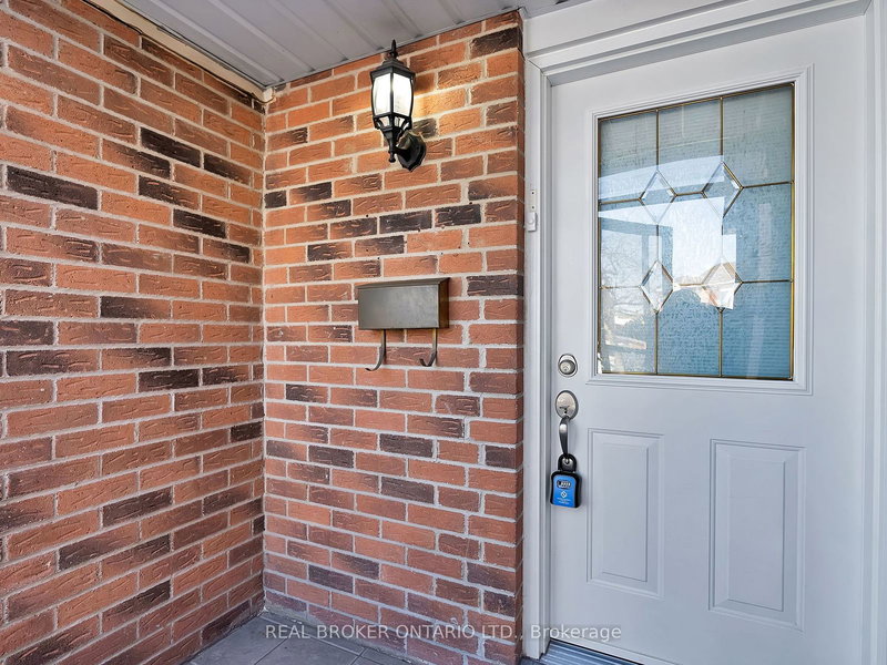2602 Hemus Sq, Mississauga, L5C 3X4 | Image 3