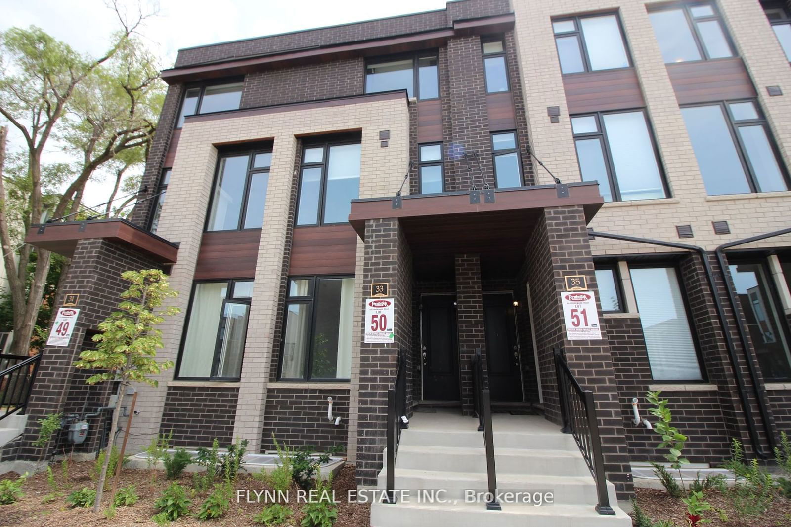 Townhouse leased at 2-33 Creekbank Road, Toronto, Rustic, M6L 1C7 - MLS: W11909883