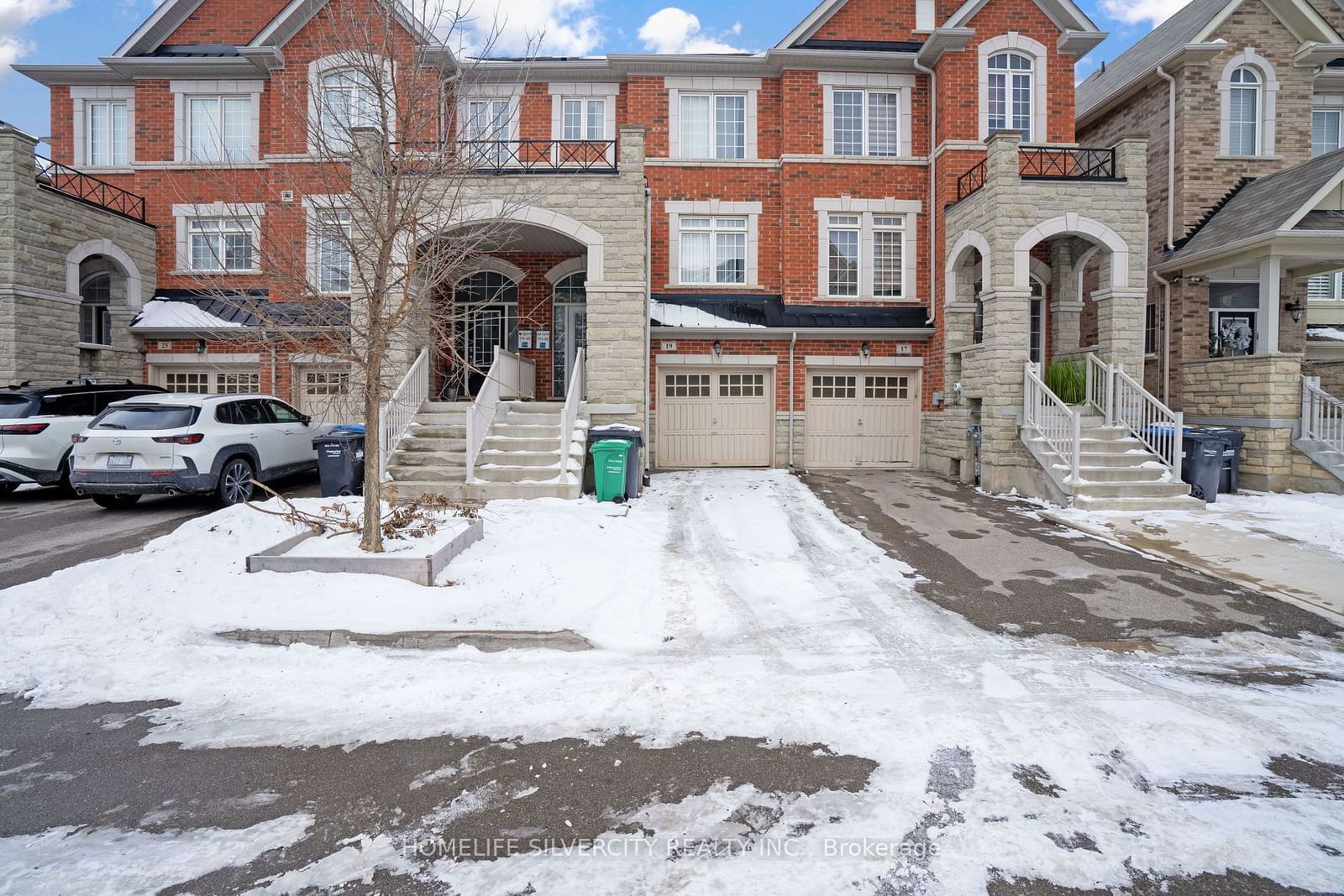 Townhouse for sale at 19 Rockman Crescent, Brampton, Northwest Brampton, L7A 4A7 - MLS: W11909939