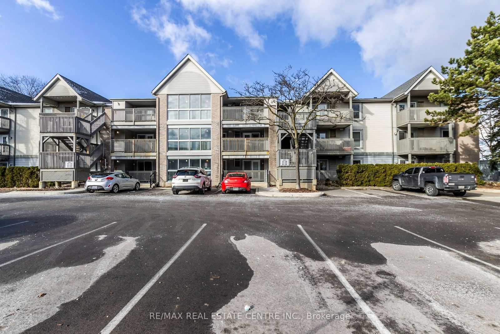 Condo sold at 102-2040 Cleaver Avenue, Burlington, Headon, L7M 4C4 - MLS: W11910596