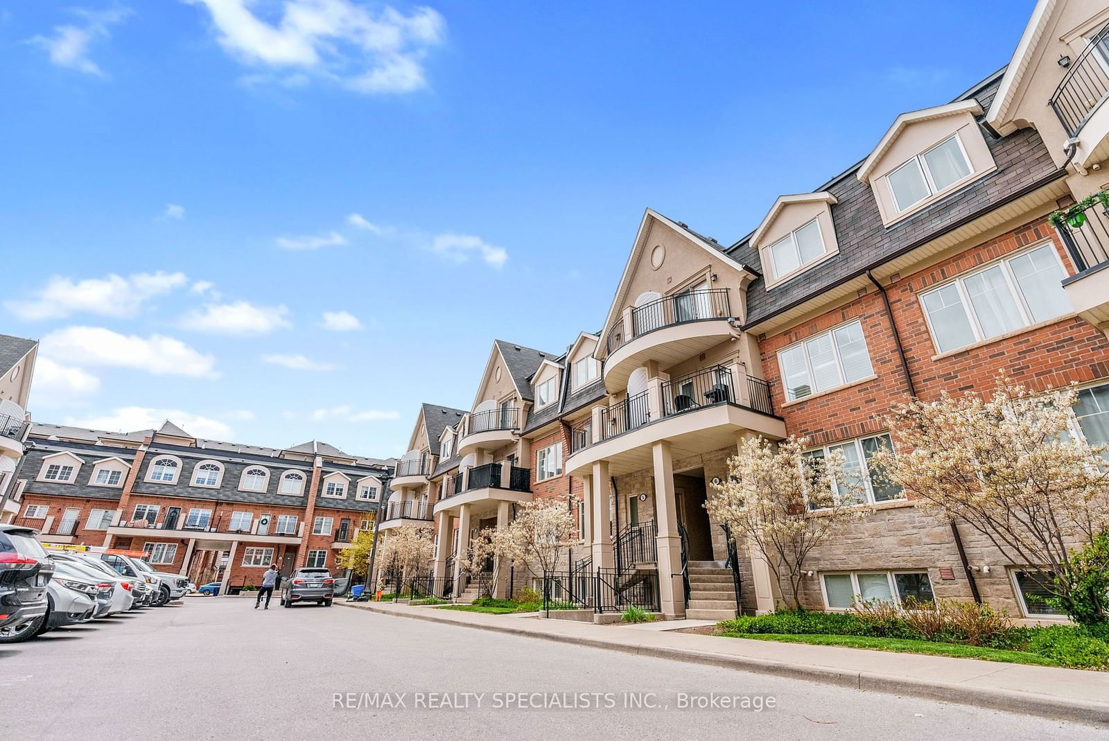 Townhouse sold at 5-01-2420 BARONWOOD Drive, Oakville, West Oak Trails, L6M 0X6 - MLS: W11910994