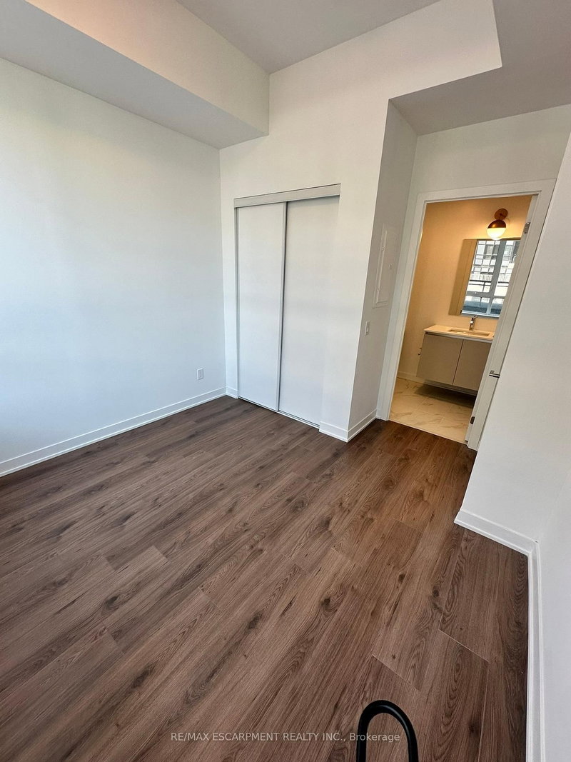 316 - 405 Dundas St W, Oakville, L6M 4P9 | Image 3