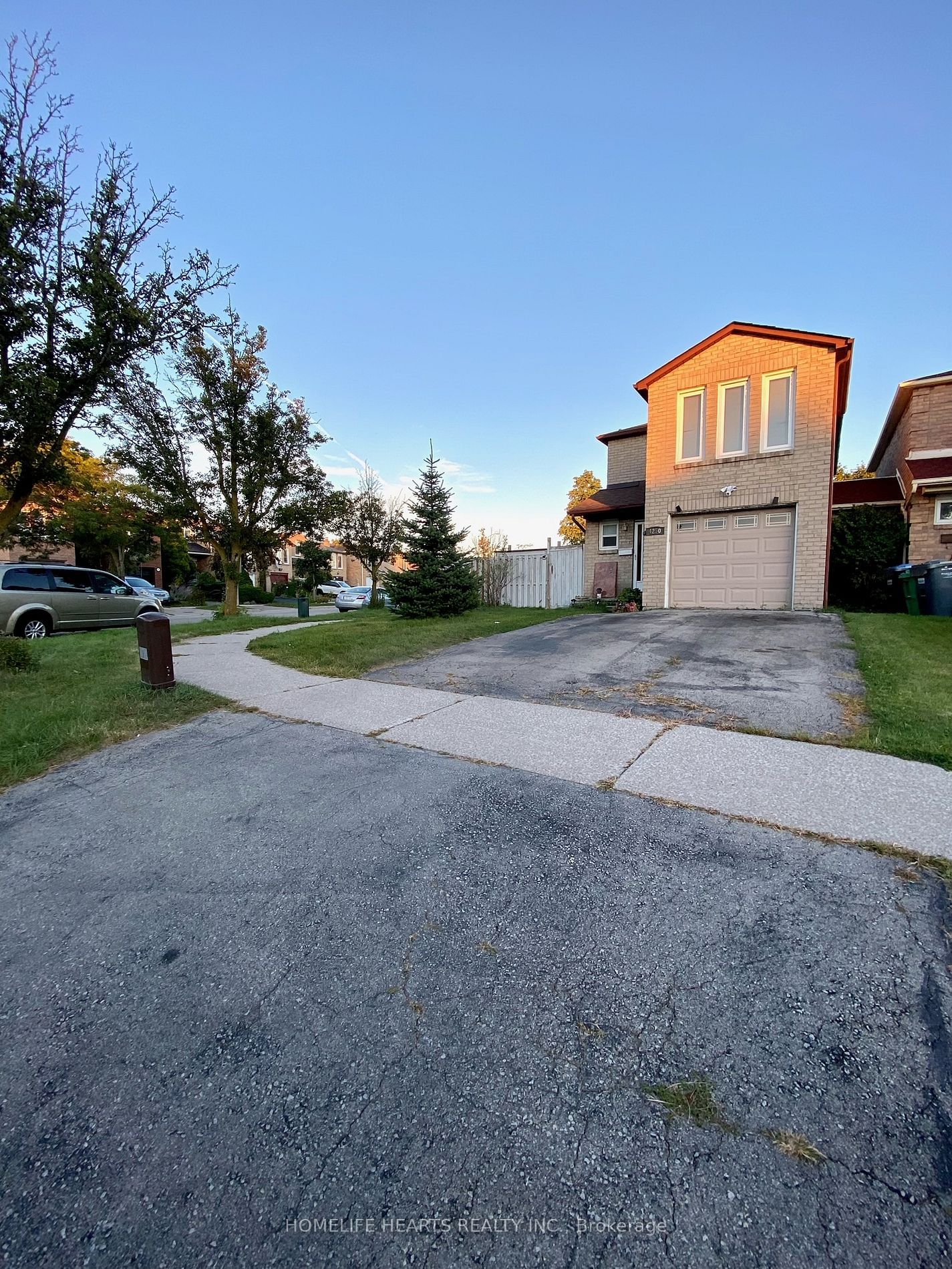 Detached House sold at 4250 Beacon Lane, Mississauga, Creditview, L5C 3V9 - MLS: W11911166