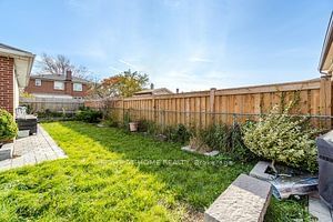 Bsmt - 9 Snowood Crt, Toronto, M3N 1E7 | Image 2