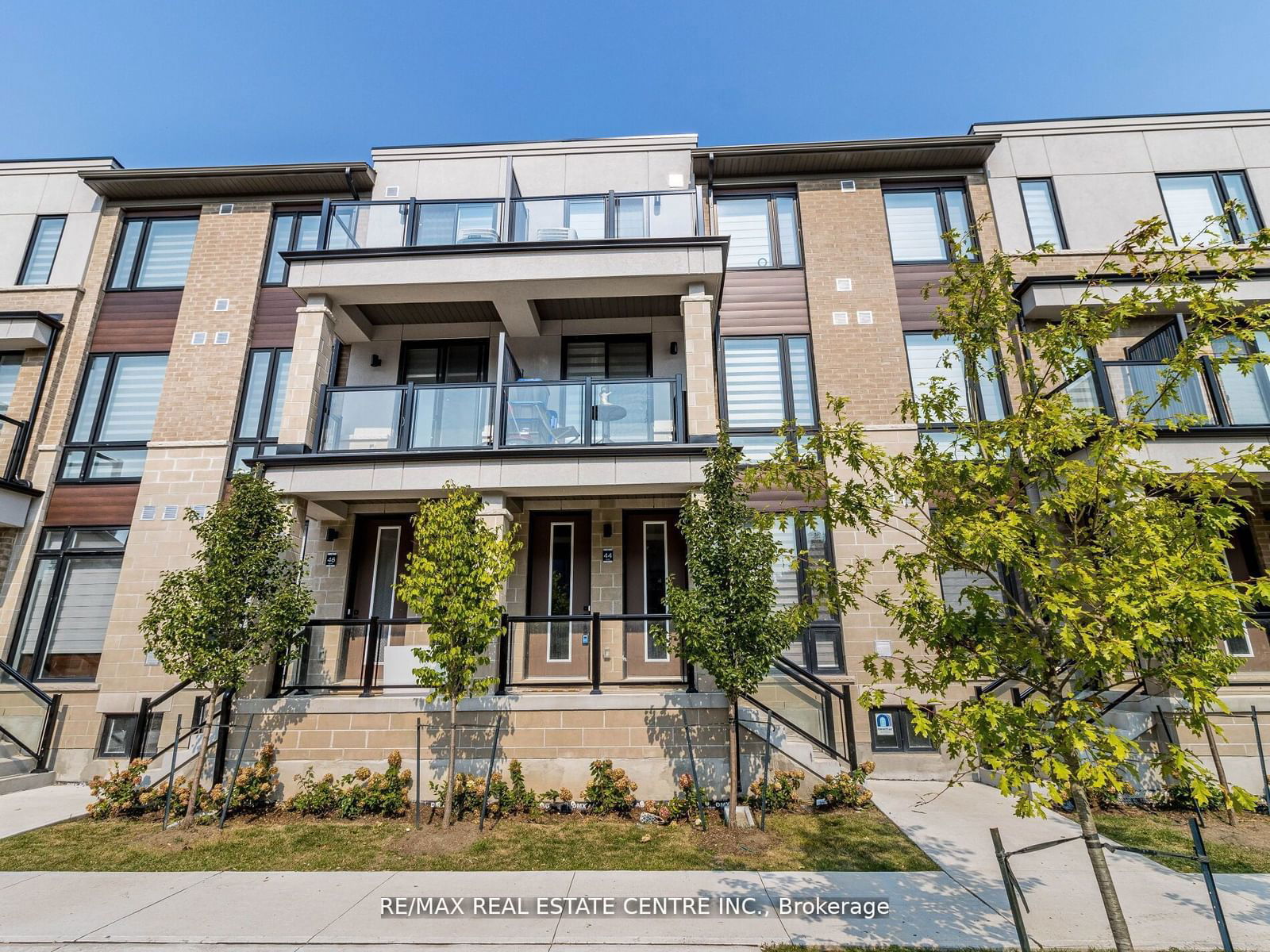 Townhouse for sale at 45 Knotsberry Circle, Brampton, Bram West, L6Y 0C3 - MLS: W11911352