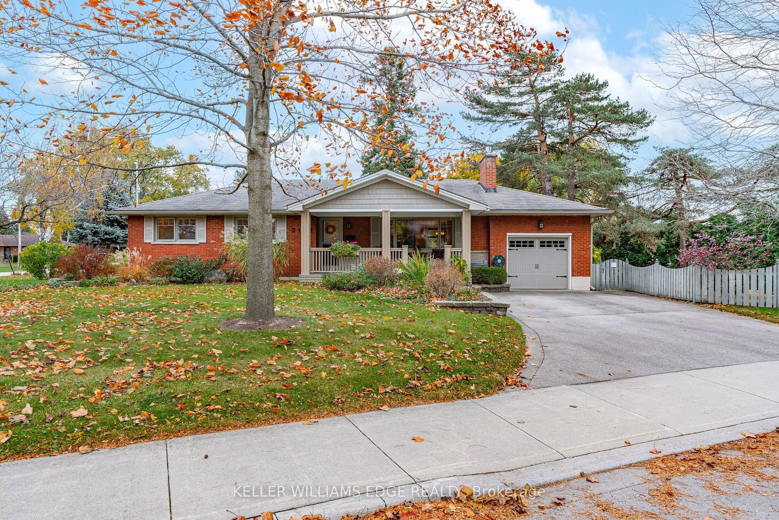 Detached House sold at 2182 Clarendon Park Drive, Burlington, Brant, L7R 1X1 - MLS: W11911393