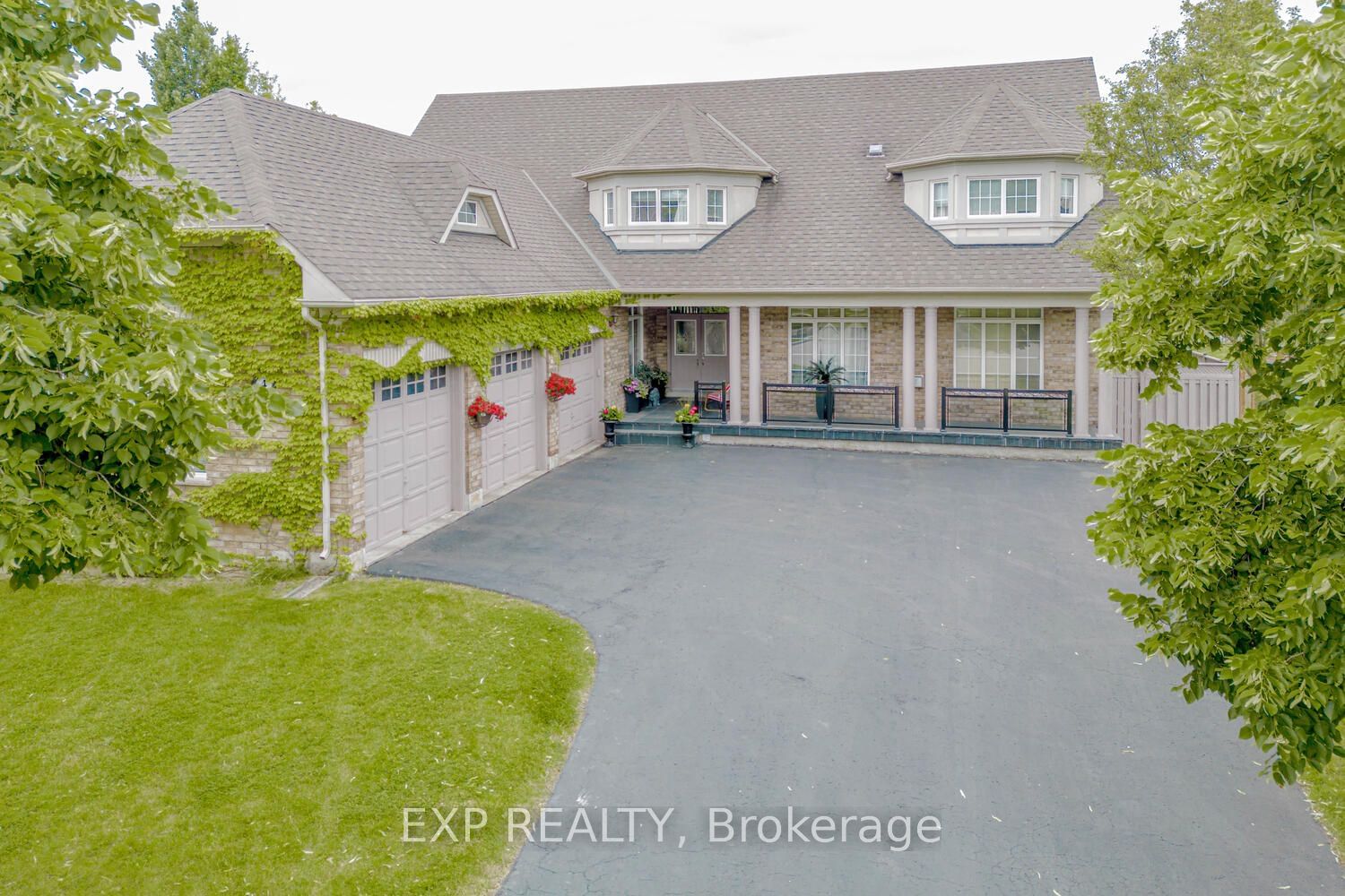 Detached House for sale at 4 Champion Court, Brampton, Credit Valley, L6Y 5G9 - MLS: W11911394