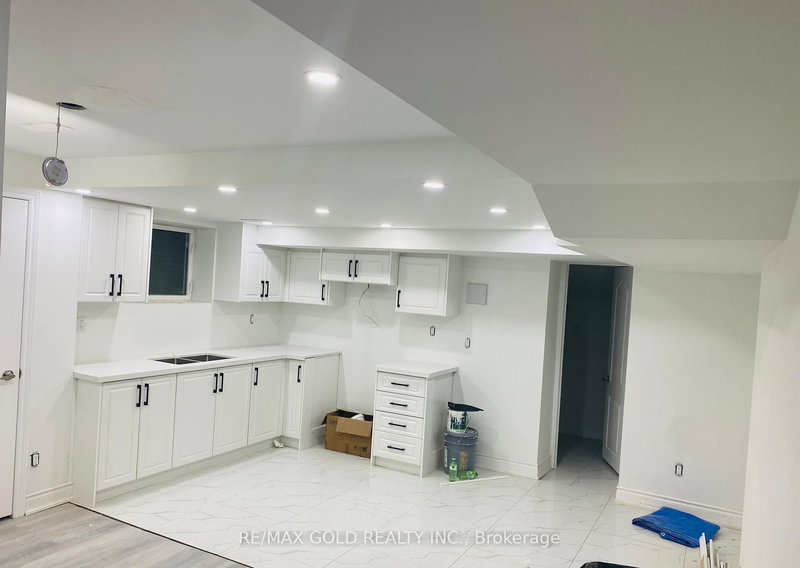 Bsmt - 9 Sugar Pearl Rd, Brampton, L6Z 0K5 | Image 2