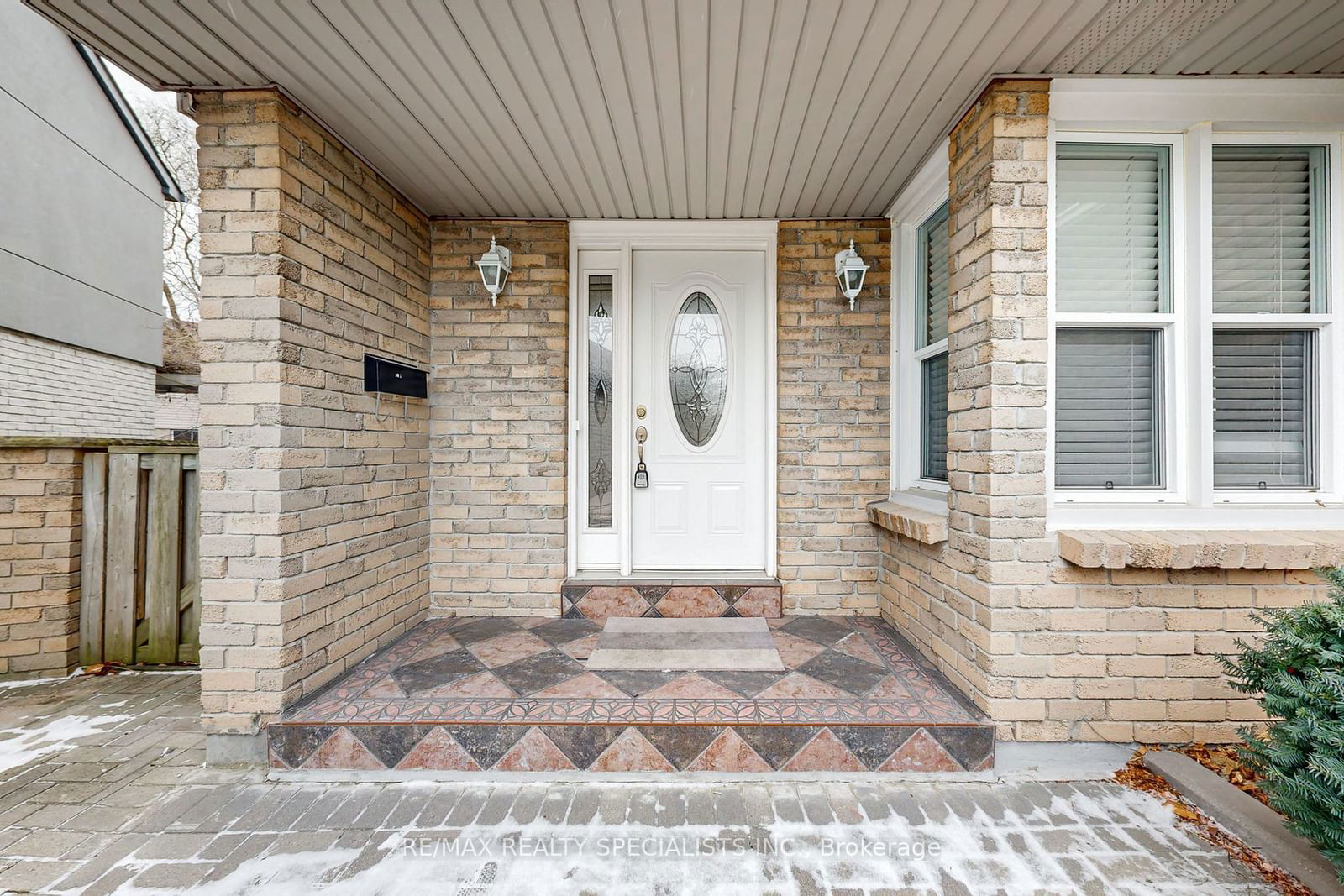 Detached House sold at 39B Newington Crescent, Toronto, Eringate-Centennial-West Deane, M9C 5B7 - MLS: W11912141