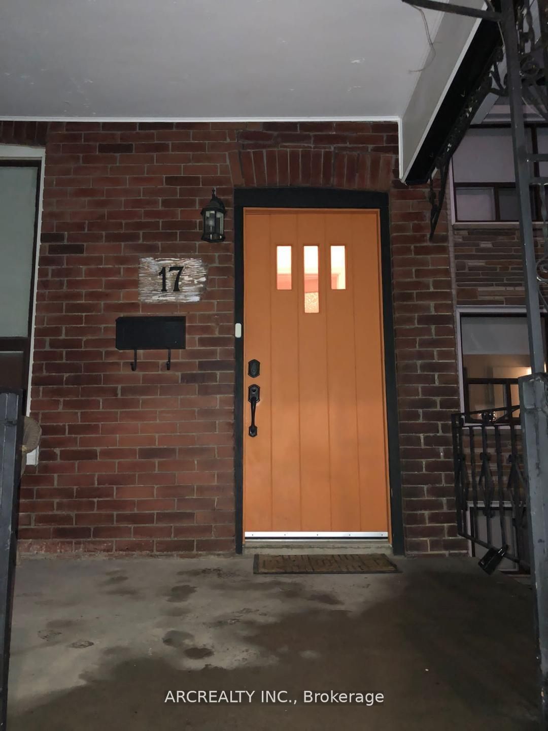 Detached House leased at UPPER-17 Garnet Avenue, Toronto, Dovercourt-Wallace Emerson-Junction, M6G 1V6 - MLS: W11912152