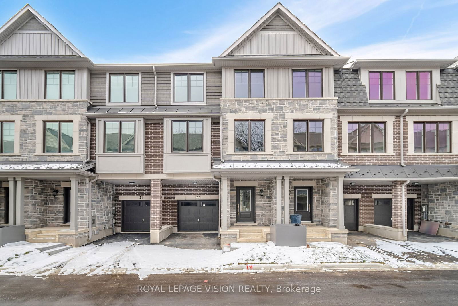 Townhouse for lease at 22 Folcroft Street, Brampton, Credit Valley, L6Y 6L3 - MLS: W11912447