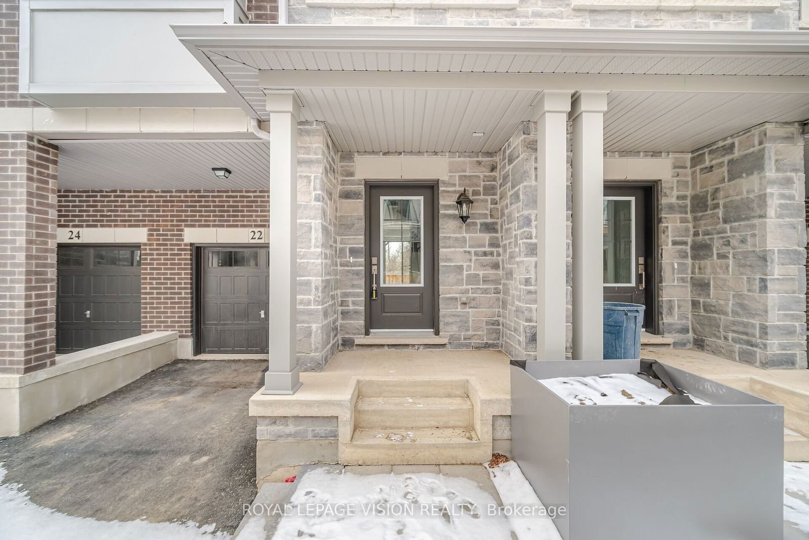 Townhouse for lease at 22 Folcroft Street, Brampton, Credit Valley, L6Y 6L3 - MLS: W11912447