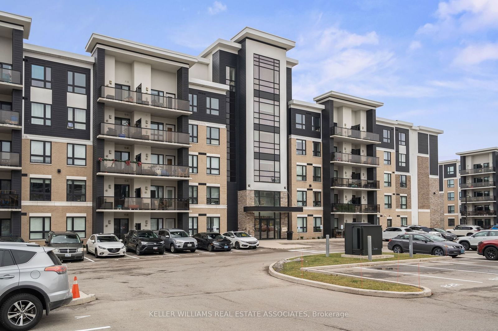 Condo sold at 203-650 Sauve Street, Milton, 1023 - BE Beaty, L9T 9A8 - MLS: W11912630