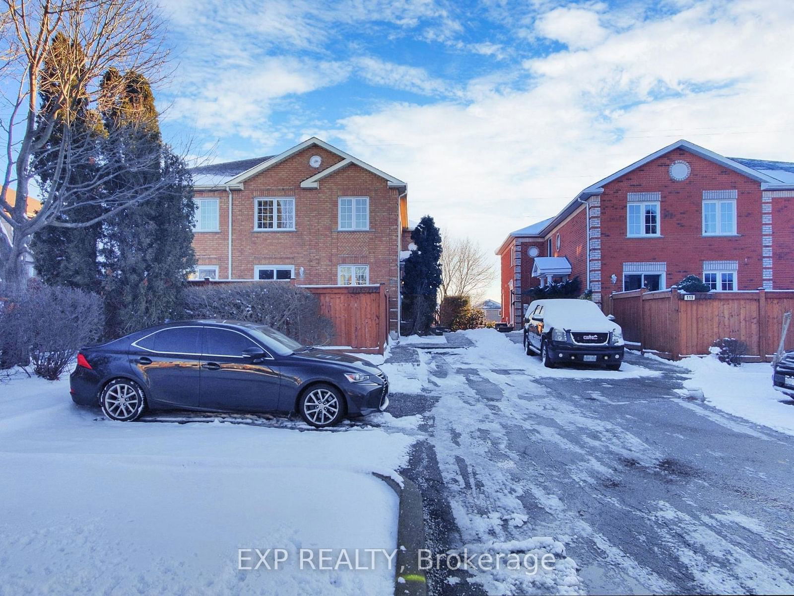 Townhouse sold at 8-117 Millstone Drive, Brampton, Fletcher's Creek South, L6Y 4P4 - MLS: W11912674