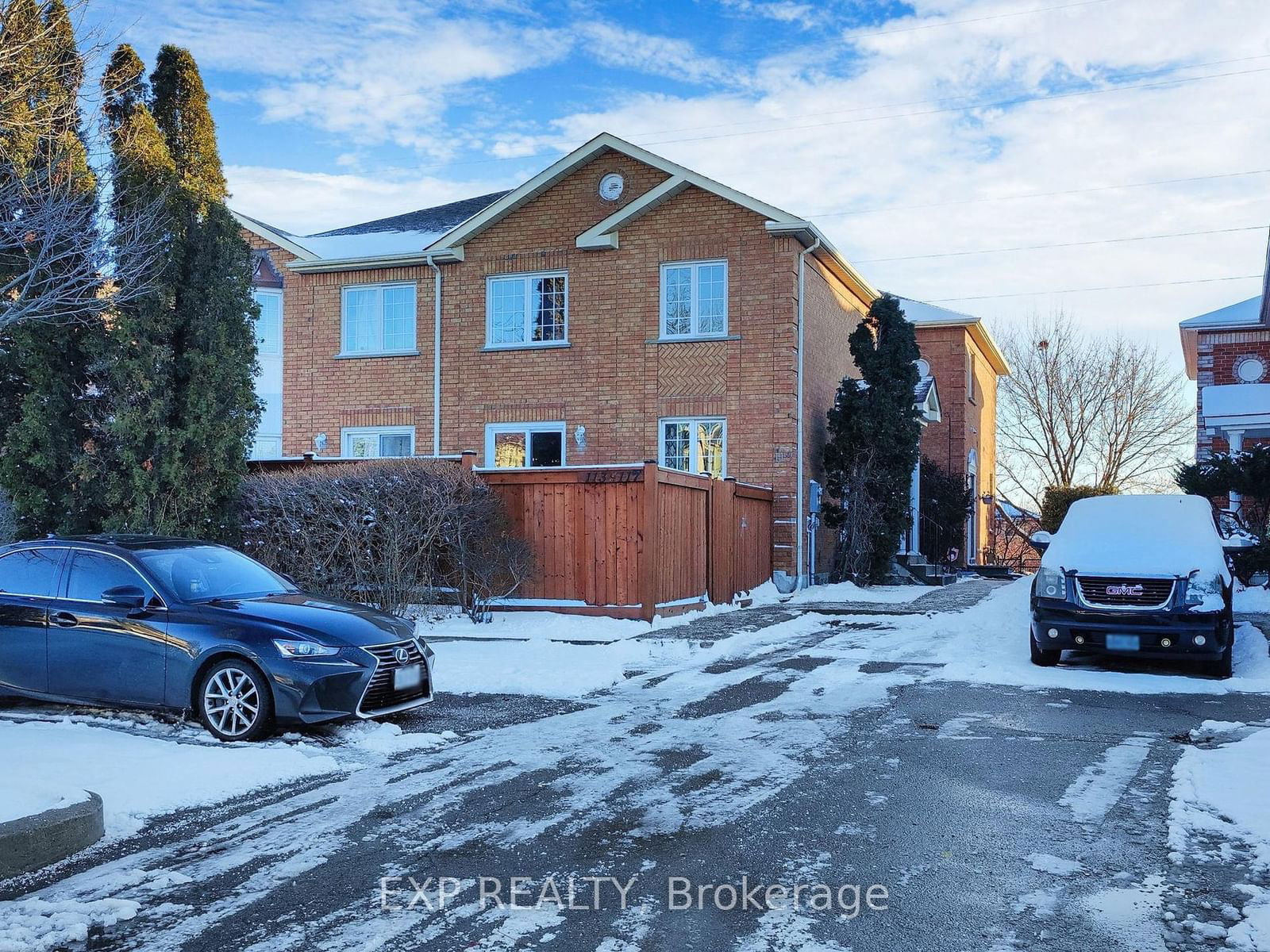 Townhouse sold at 8-117 Millstone Drive, Brampton, Fletcher's Creek South, L6Y 4P4 - MLS: W11912674