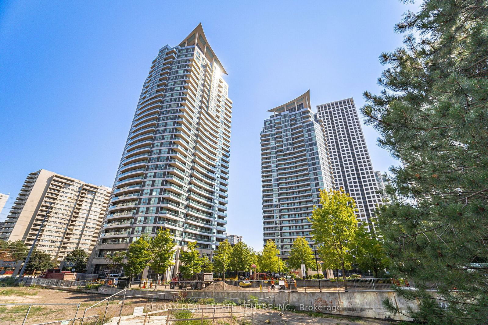 Condo for sale at 105-33 Elm Drive, Mississauga, City Centre, L5B 4M2 - MLS: W11912685