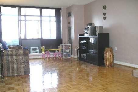 2005 - 18 Knightsbridge Rd, Brampton, L6T3X5 | Image 3