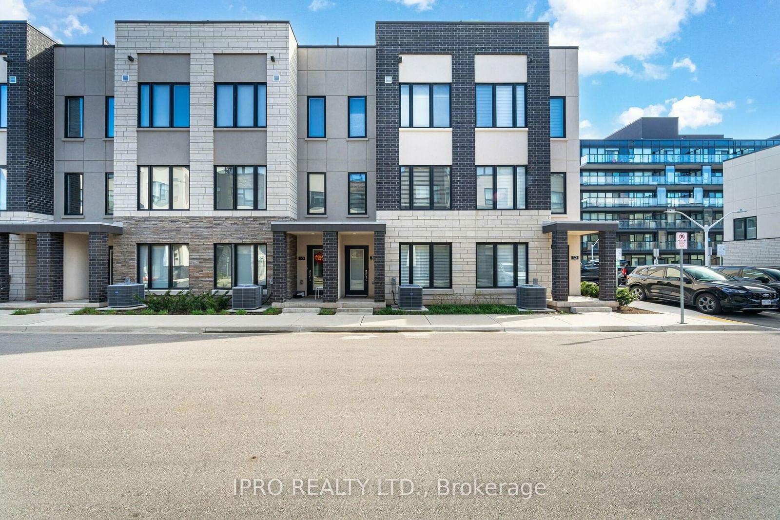 Townhouse for sale at 31-1095 Cooke Boulevard, Burlington, LaSalle, L7T 0C4 - MLS: W11912875