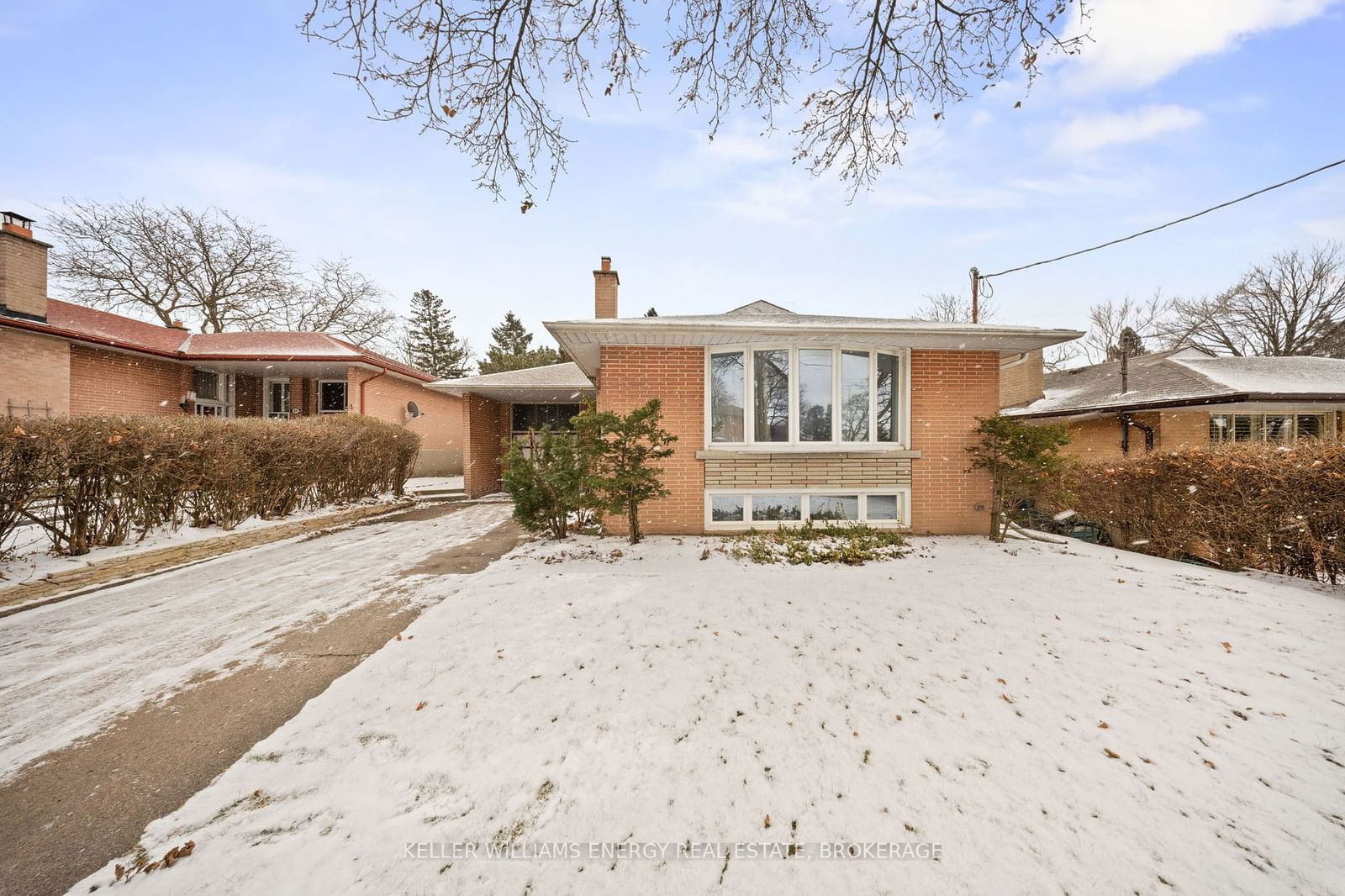 Detached House sold at 21 Dalegrove Crescent, Toronto, Eringate-Centennial-West Deane, M9B 6A5 - MLS: W11912924