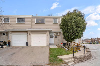 Townhouse sold at 6-400 Mississauga Valley Boulevard, Mississauga, Mississauga Valleys, L5A 3N6 - MLS: W11913139