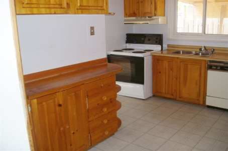 19 Flamingo Cres, Brampton, L6T2G4 | Image 3