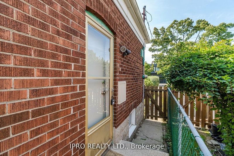 Bsmt - 129 Milton St W, Toronto, M8Y 2Y4 | Image 3
