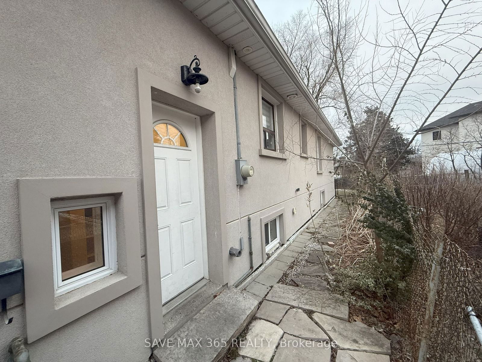 Detached House leased at BSMT-202 Renforth Drive, Toronto, Markland Wood, M9C 2K7 - MLS: W11913207