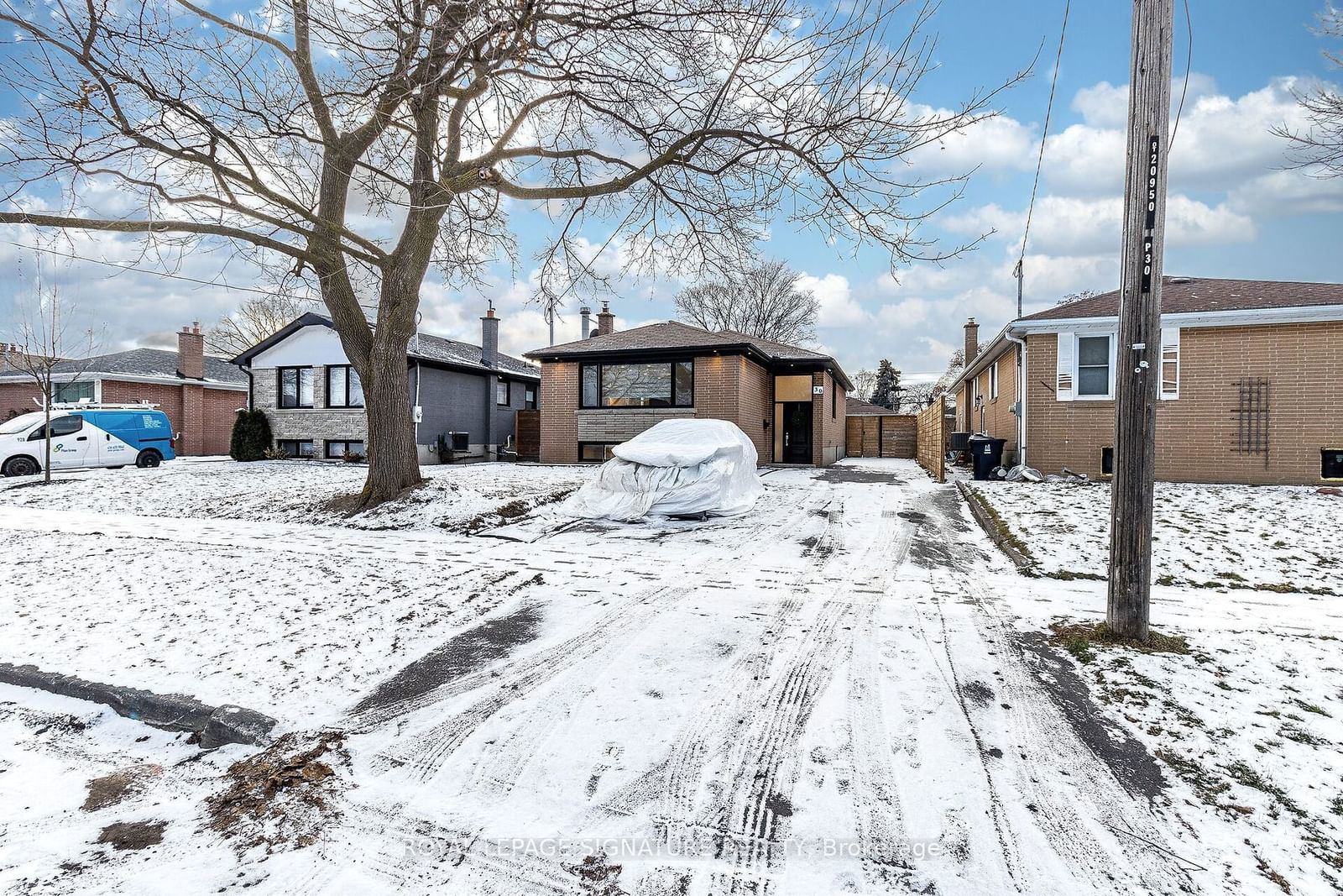 Detached House for sale at 30 Heatherglen Road, Toronto, West Humber-Clairville, M9W 4R1 - MLS: W11913550