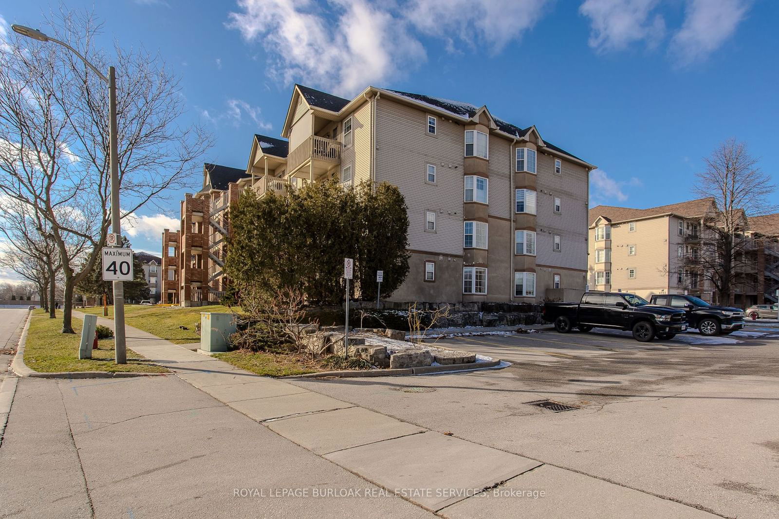 Condo for sale at 404-4015 Kilmer Drive, Burlington, Tansley, L7M 4M4 - MLS: W11913660